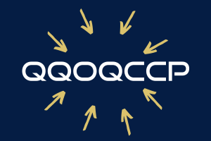 flèches doré mettant en valeur le mot qqoqccp pour mettre en place le chapitre 4 de l'iso 9001