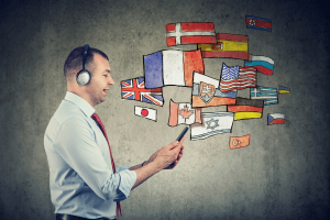 homme avec plusieurs drapeaux de pays - services de traduction