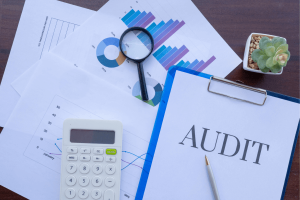 audit energetique iso 50001 - ISO 9001 - Quimper Brest graphiques avec des indicateurs d'audit énergétique sur un classeur