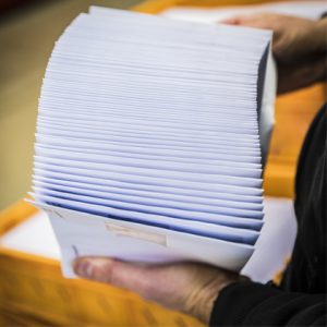 Agice mise sous plis - Témoignage : L'accompagnement France Cert vu par la société AGICE - Quimper Brest photo d'un paquet d'enveloppes
